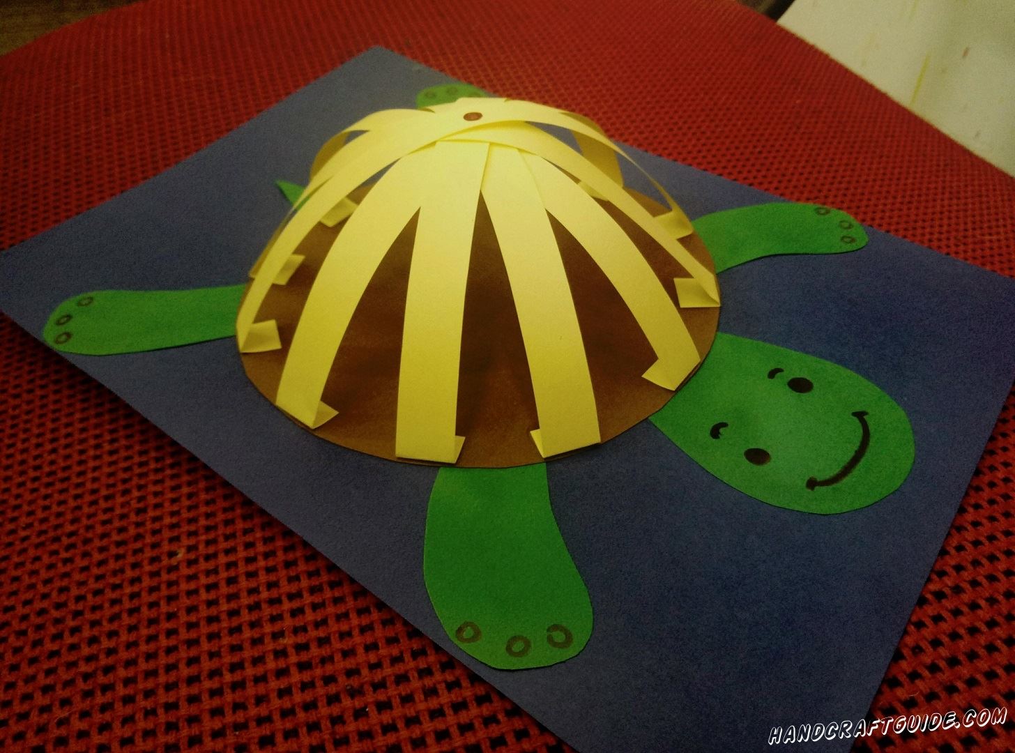 Объемная черепаха из бумаги с красивым панцирем