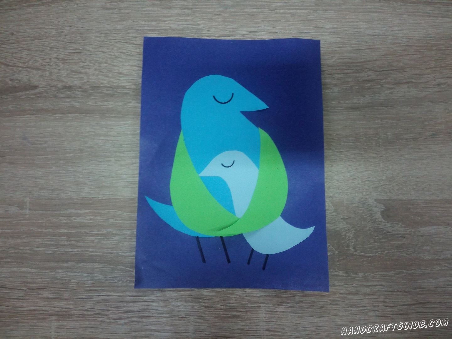 Давайте сделаем замечательную поделку с птичками из цветной бумаги, прямо сейчас.