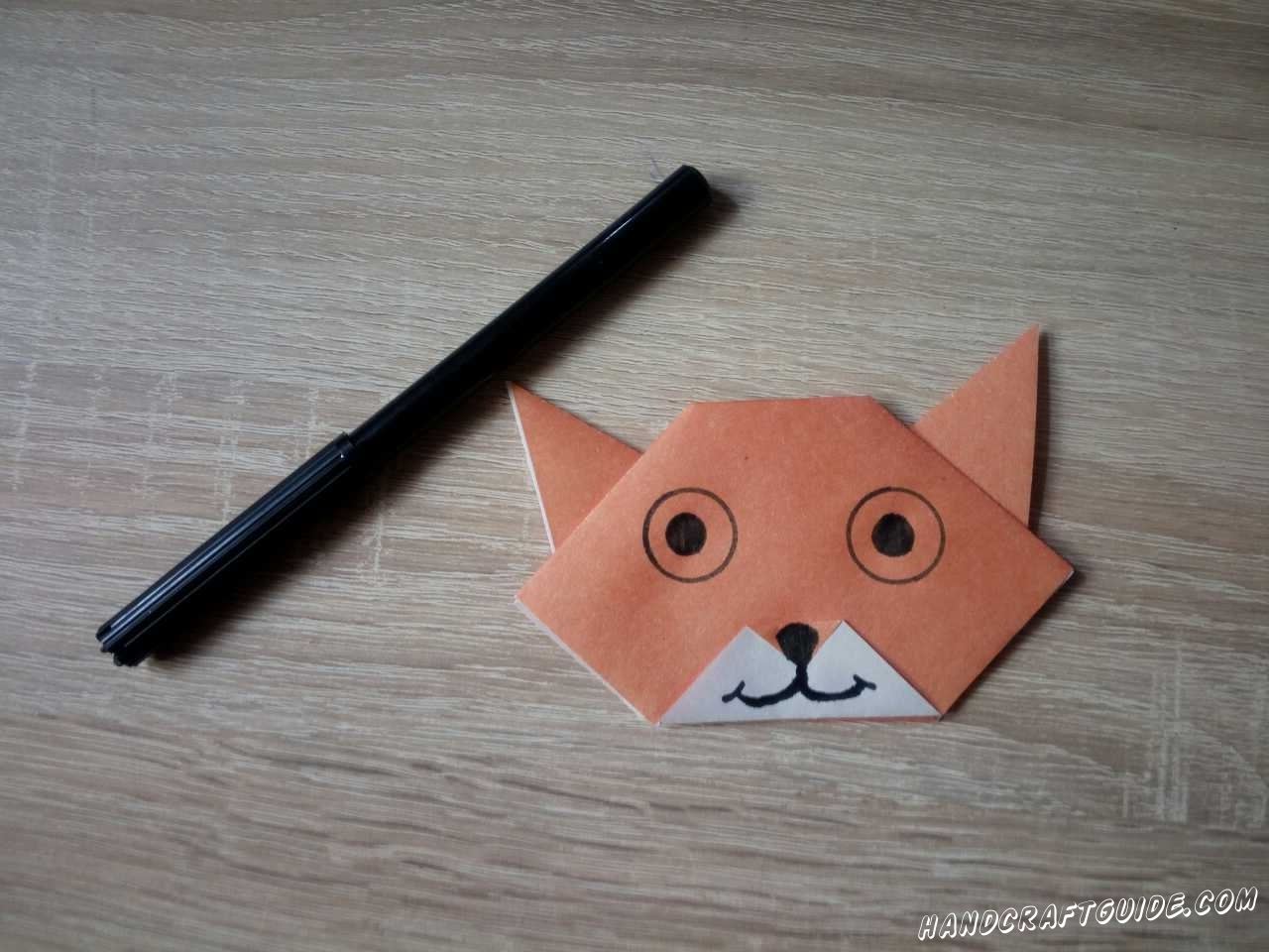 Животные из бумаги в стиле оригами - одно из самых популярных занятий среди не только детей, но и взрослых. Здесь мы поучимся делать крутого лисёнка с помощью этой техники.  