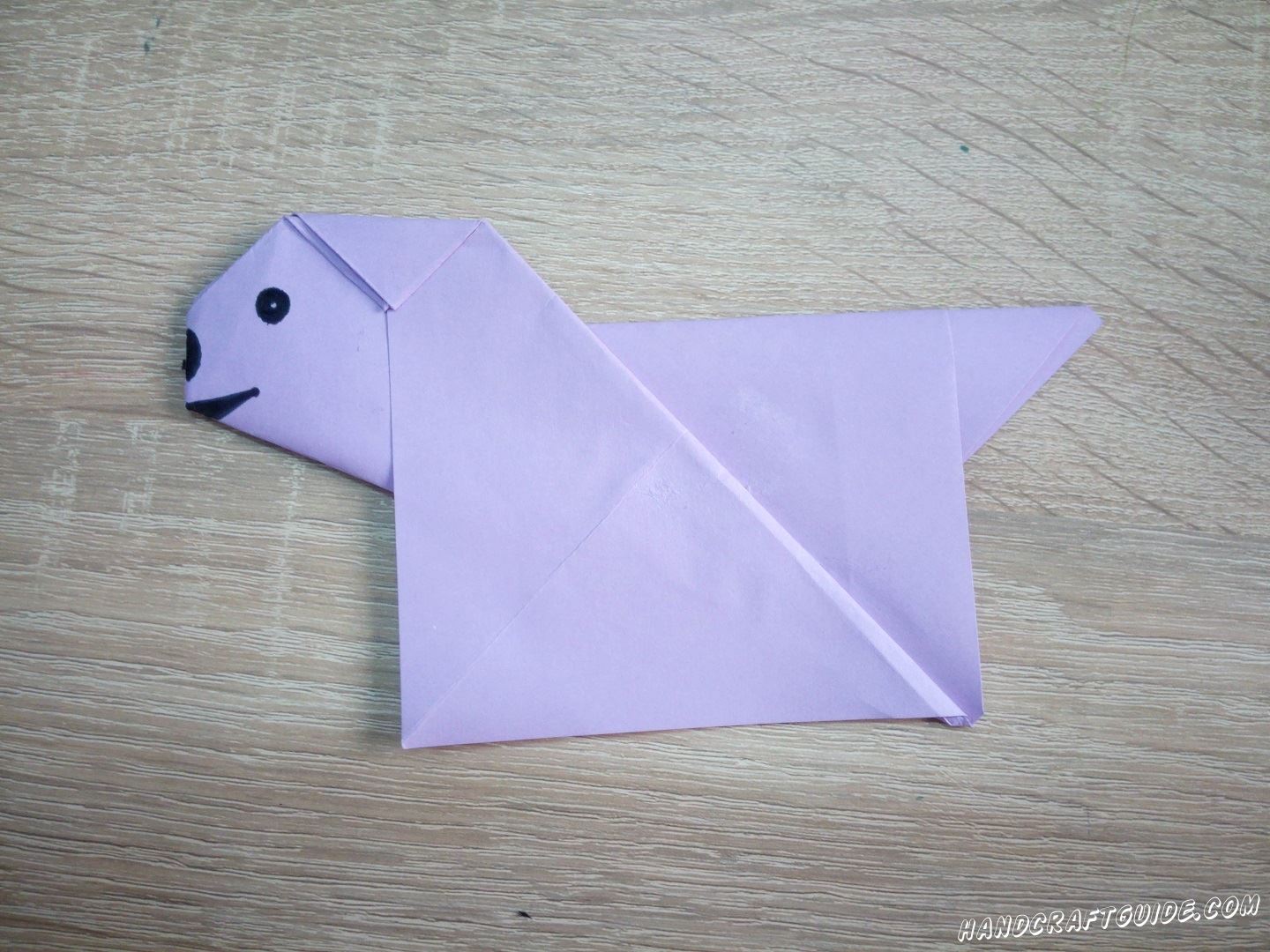 Cделаем собачку из цветной бумаги, с помощью техники оригами. 