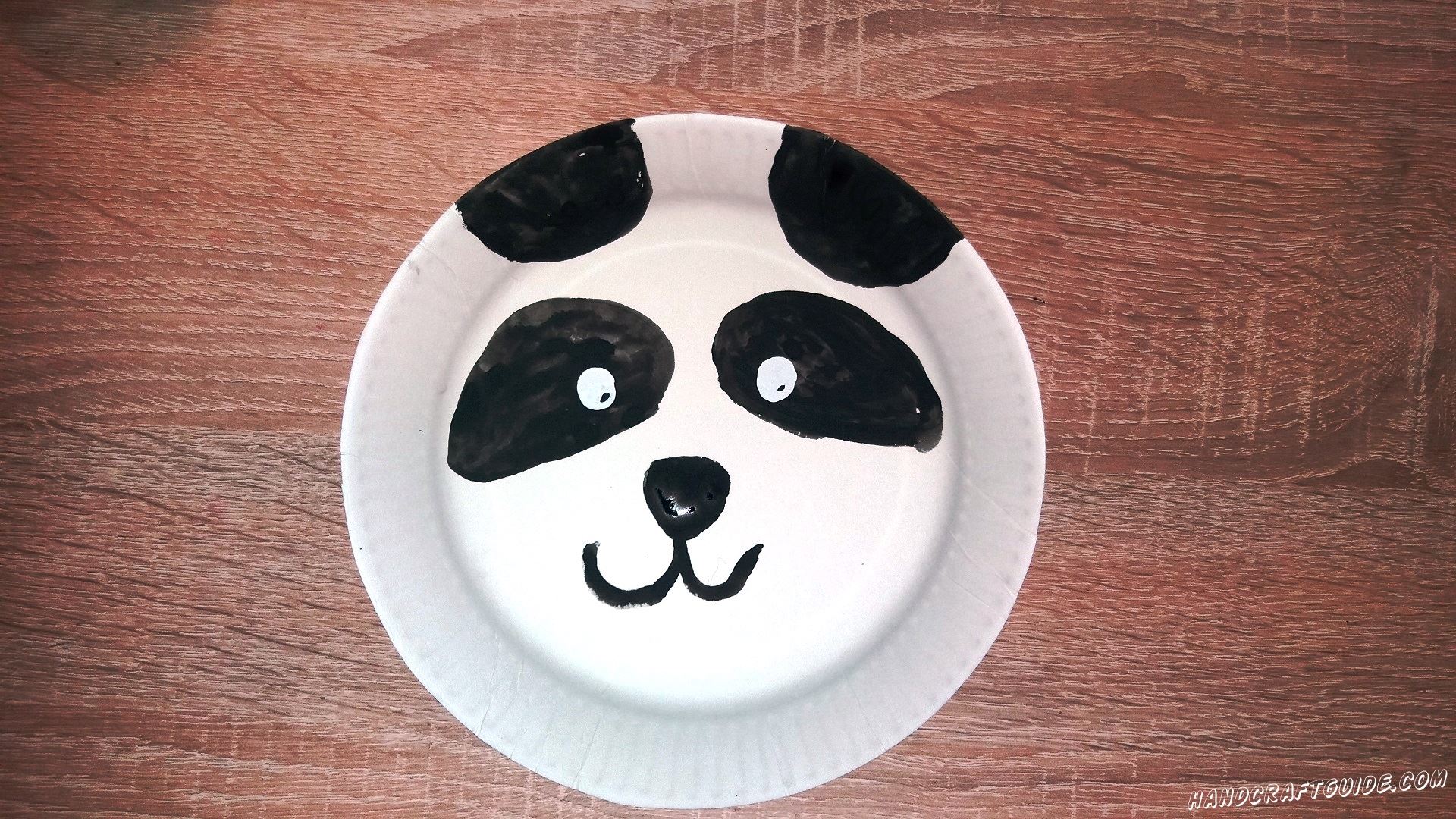 морда панды из пластиковой тарелки своими руками