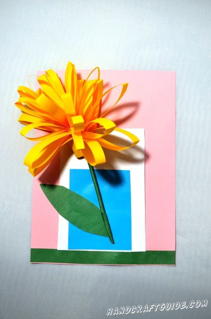 Хотите узнать, как сделать этот красивый цветок из цветной бумаги? Тогда скорее присоединяйтесь к нам. 
