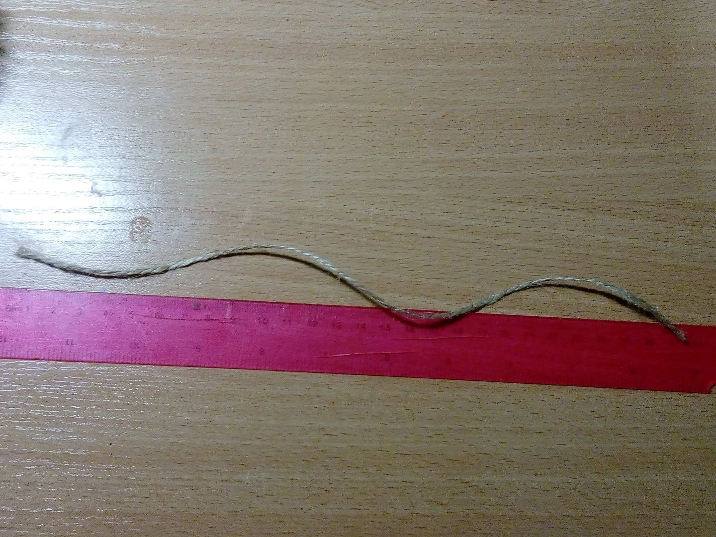 Отмеряем длину верёвки, какая вам подходит чтобы повесить, и так же приклеим к игрушке.