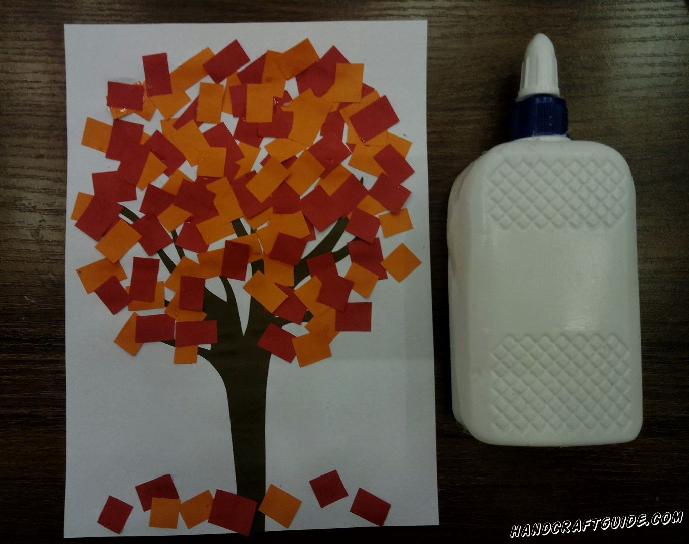 аппликация осеннего дерева из цветной бумаги