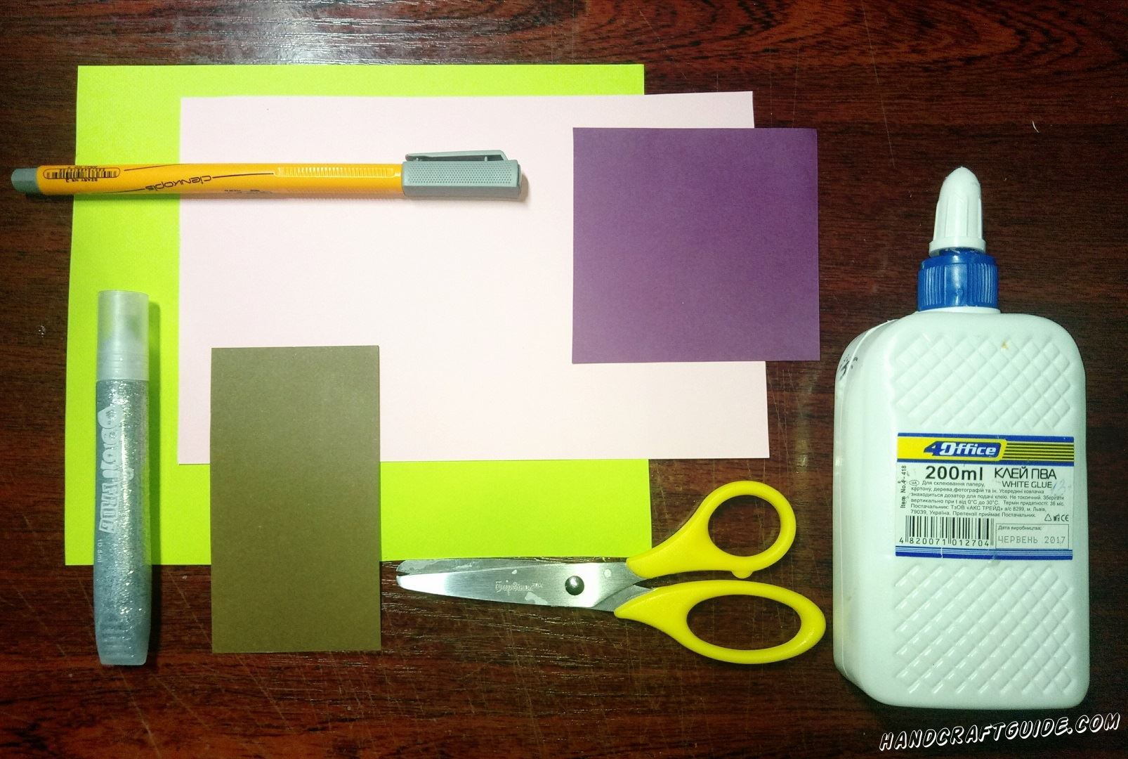 Для поделки нужно подготовить:  Фломастеры Ножницы Клей Цветную бумагу Вату Блестящий лак