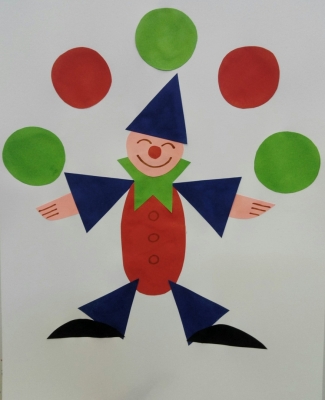 Давайте покажем всем как этот клоун из цветной бумаги, круто жонглирует мячами