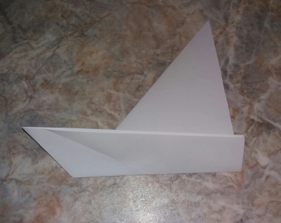 Сейчас мы сделаем одну из самых простых поделок в мире - кораблик из бумаги.