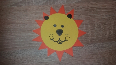 Наполни свой день солнечным теплом от этого замечательного львёнка из цветной бумаги. 