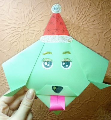 Соединяем технику оригами и аппликации в этой крутой собачке из бумаги.